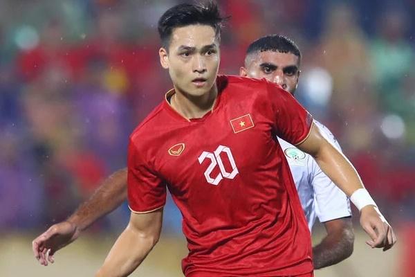 Lộ ảnh đi bar trước trận thua Hà Nội FC, cầu thủ Trung Quốc hứng mưa chỉ trích-2