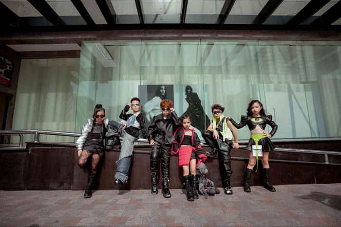 NTK Phạm Trần Thu Hằng bên dàn mẫu nhí tại AVIFW 2023-3