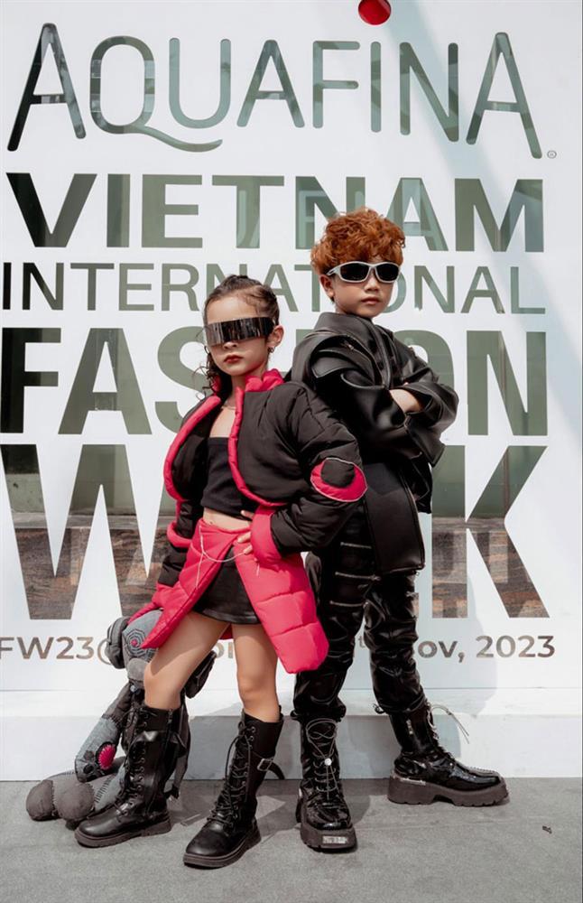 NTK Phạm Trần Thu Hằng bên dàn mẫu nhí tại AVIFW 2023-4