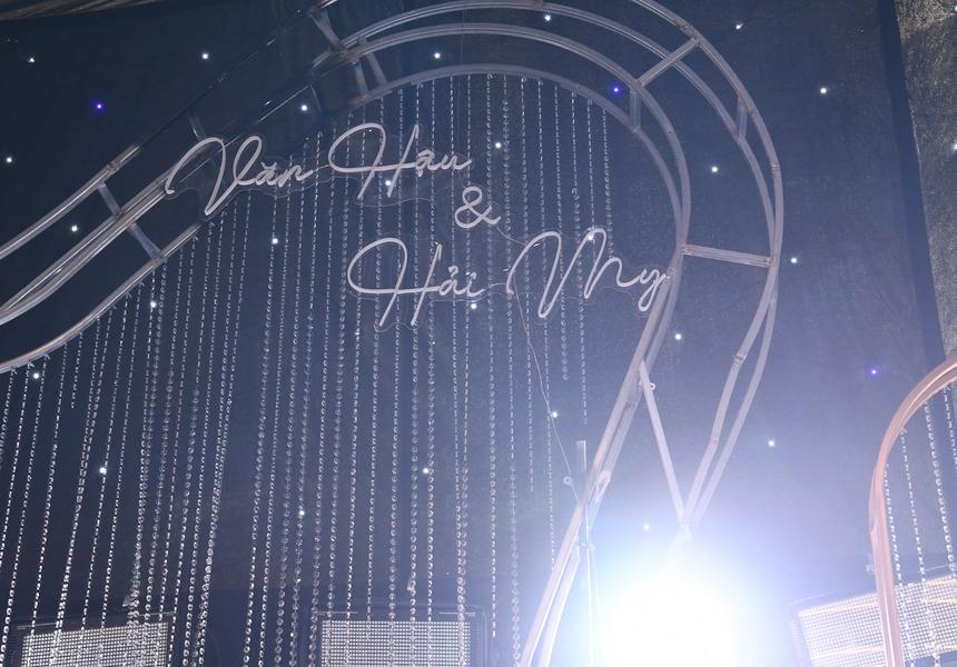 Rạp cưới nhà Đoàn Văn Hậu dùng 200 đèn chiếu sáng, hệ thống âm thanh thuê từ Hà Nội về quê-5