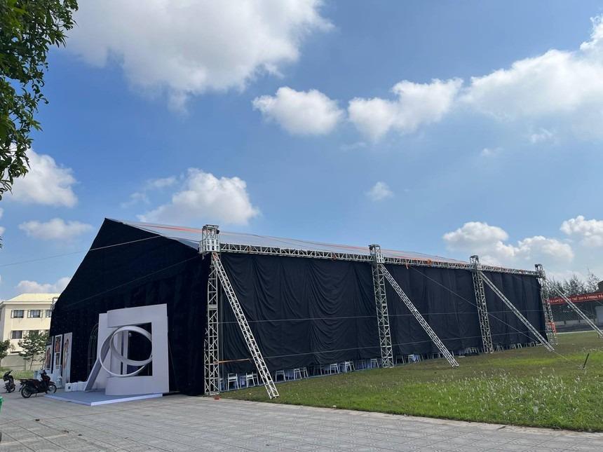 Rạp cưới nhà Đoàn Văn Hậu dùng 200 đèn chiếu sáng, hệ thống âm thanh thuê từ Hà Nội về quê-11