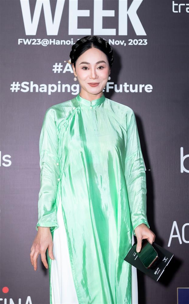 Quỳnh Nga khoe eo thon hội ngộ chị đẹp Hồng Nhung-5