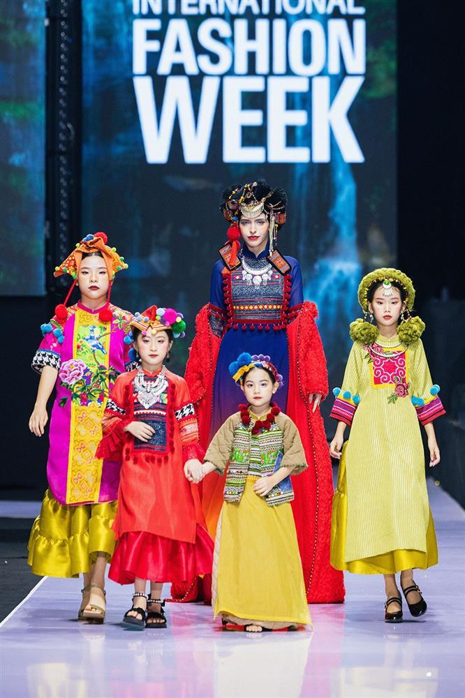 Quang Anh và Bảo Hân nắm tay tình tứ, Thanh Lam diễn xuất thần trên sàn catwalk-7