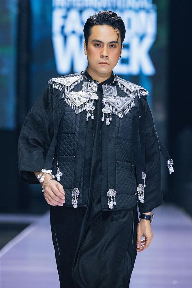 Quang Anh và Bảo Hân nắm tay tình tứ, Thanh Lam diễn xuất thần trên sàn catwalk-9