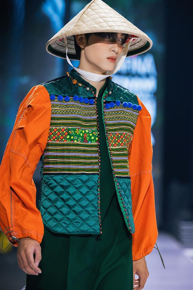 Quang Anh và Bảo Hân nắm tay tình tứ, Thanh Lam diễn xuất thần trên sàn catwalk-10