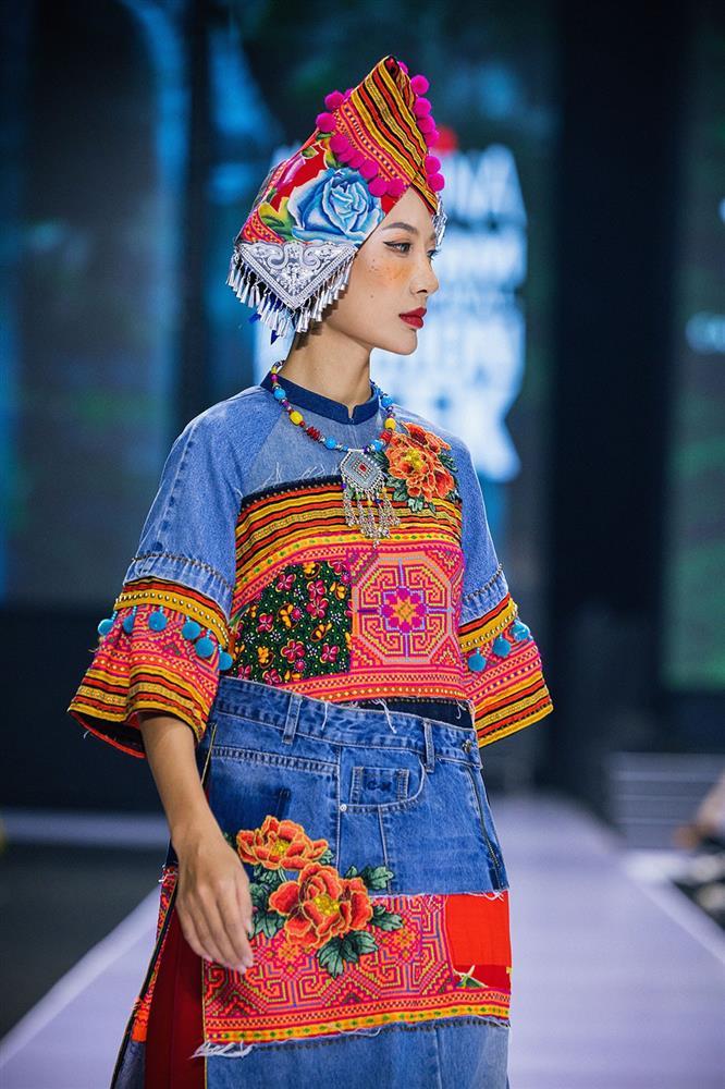 Quang Anh và Bảo Hân nắm tay tình tứ, Thanh Lam diễn xuất thần trên sàn catwalk-12