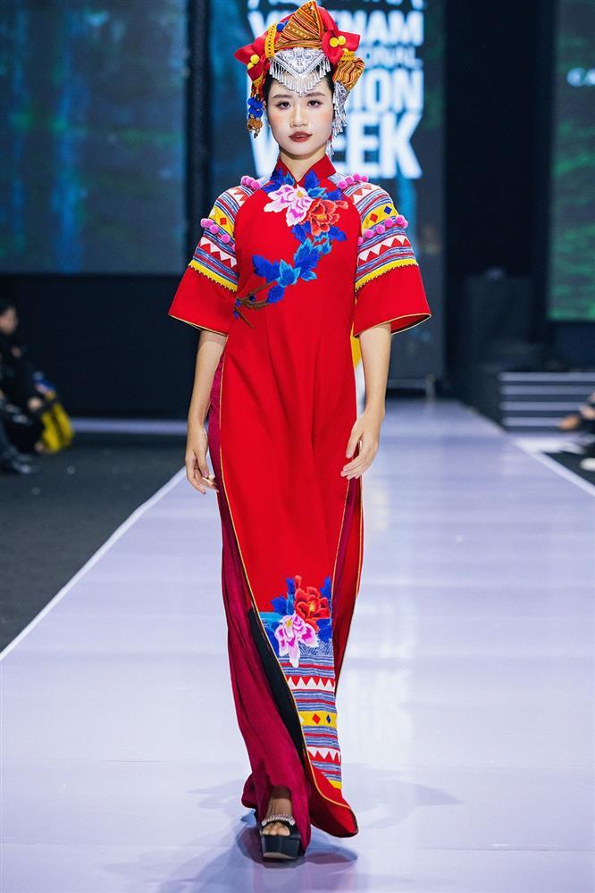 Quang Anh và Bảo Hân nắm tay tình tứ, Thanh Lam diễn xuất thần trên sàn catwalk-15