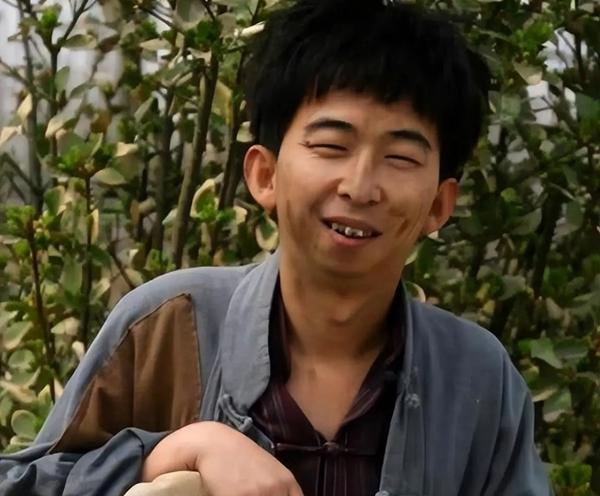 Nam diễn viên xấu nhất Trung Quốc sở hữu khối tài sản hàng trăm triệu NDT, cưới vợ đẹp kém 14 tuổi-2