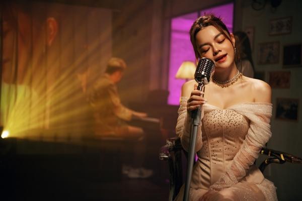 Phạm Quỳnh Anh đẹp mặn mà, hát tiếp những bản hit vang bóng-1