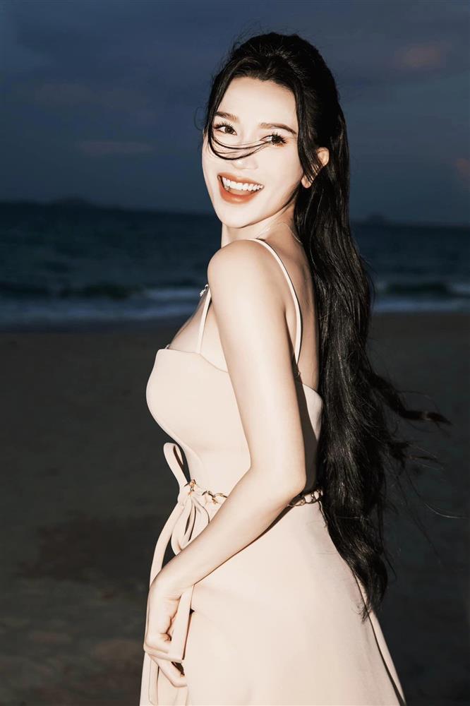 Sĩ Thanh hút 1,5 triệu lượt xem chỉ bằng clip chọn váy tiệp màu da-2