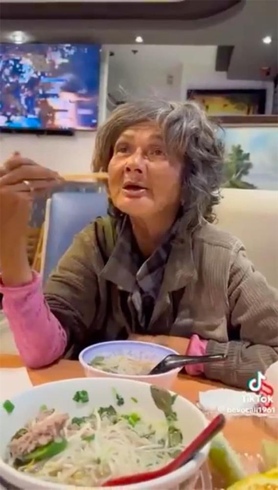 Mỹ nhân bốc lửa một thời Kim Ngân: Hiếm hoi xuất hiện ở quán ăn, ngoại hình và thần trí lại gây xót xa-2