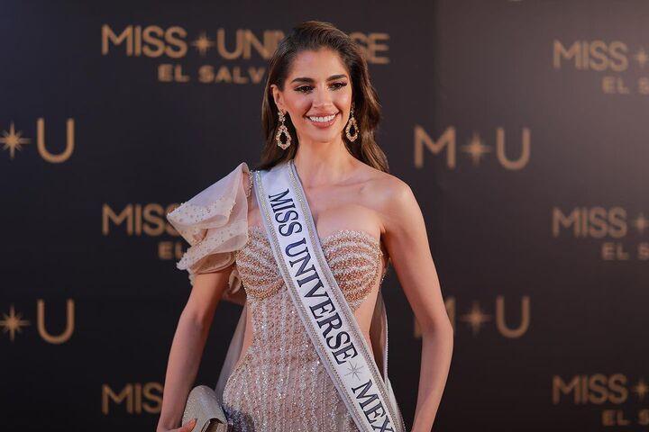 Bùi Quỳnh Hoa tự tin giao lưu bằng 3 thứ tiếng ở Miss Universe 2023-10