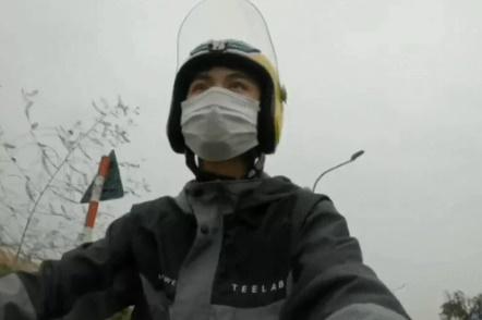 Nhặt được ví, chàng trai ở Hà Nội tìm đến tận nơi để trả và cái kết-1