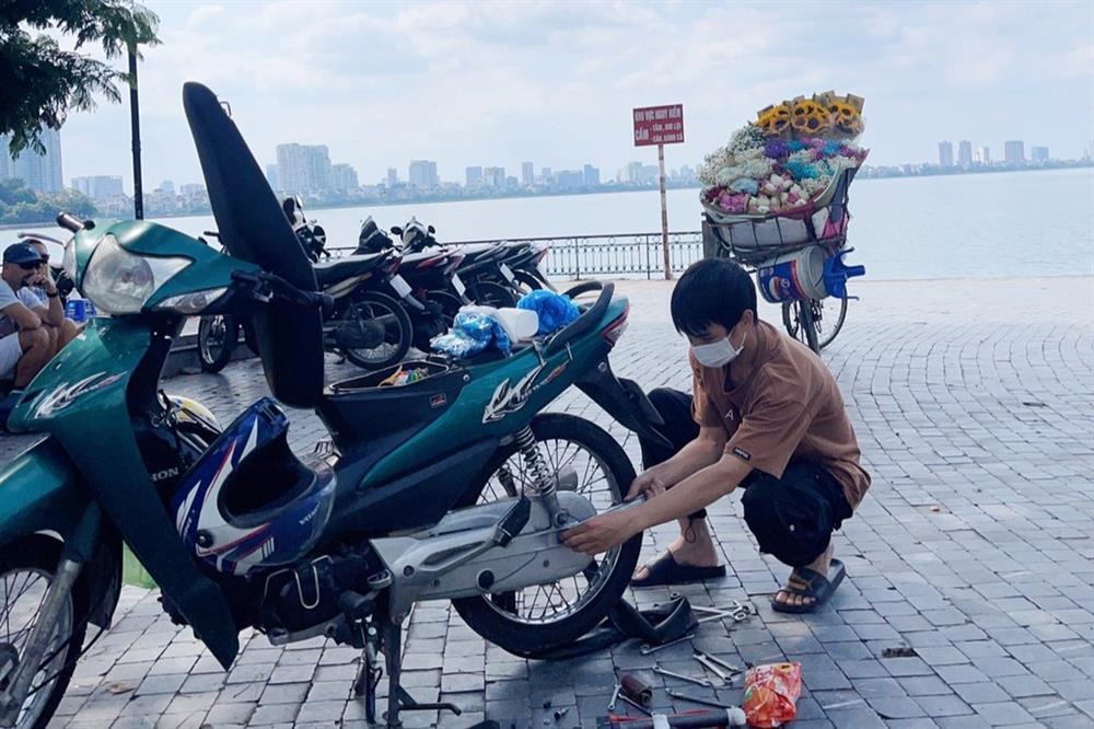 Nhặt được ví, chàng trai ở Hà Nội tìm đến tận nơi để trả và cái kết-3