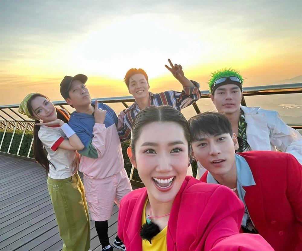 Thúy Ngân tuổi 32: Nhan sắc quyến rũ, vướng tin đồn yêu đàn em kém 6 tuổi-7