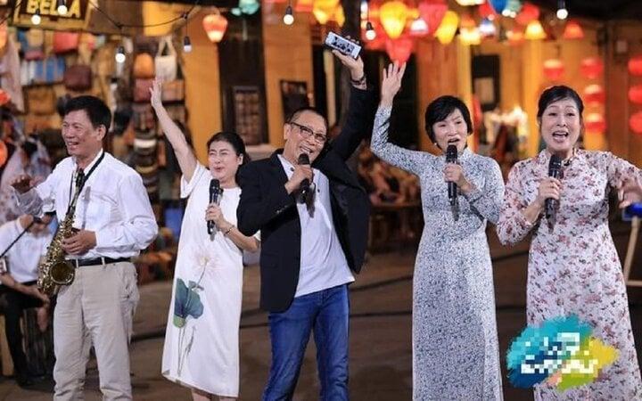 Con trai MC Lại Văn Sâm: Gọi bố bằng anh, ép bố tham gia thử thách mạo hiểm-4