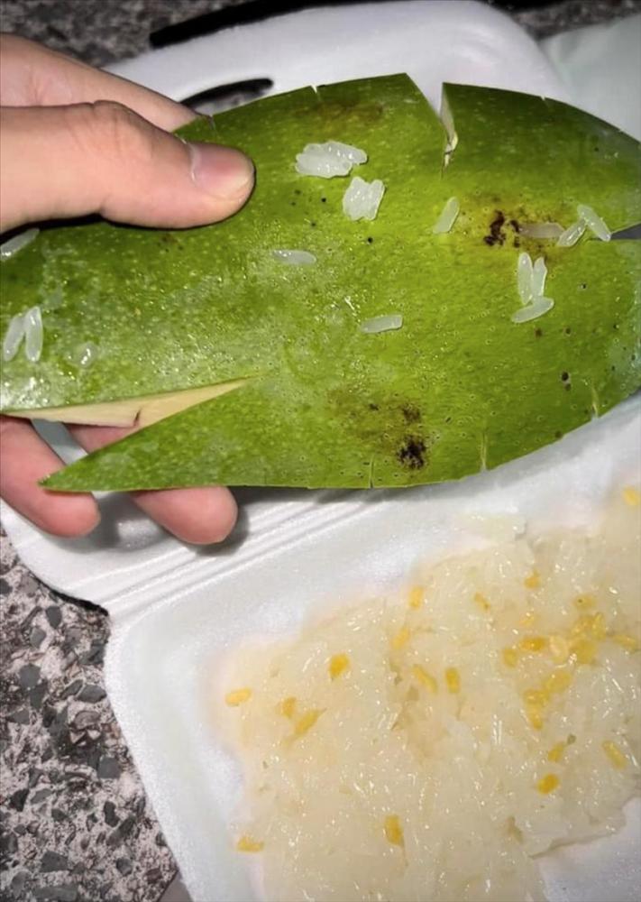 Chàng trai tức bay màu khi nhận món xôi xoài độc lạ, dân mạng được phen cười nắc nẻ-2