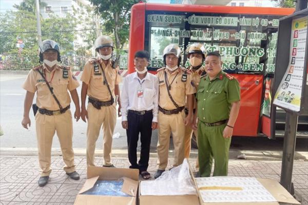 Vừa chở gần 150kg pháo lậu về nhà, bị lực lượng công an ập vào bắt giữ-4