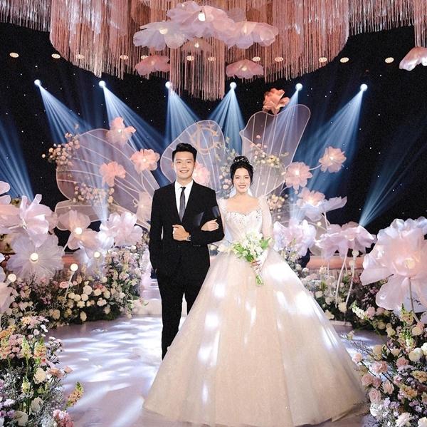 Đoàn Văn Hậu và dàn cầu thủ có cái kết viên mãn bên vợ xinh đẹp-5