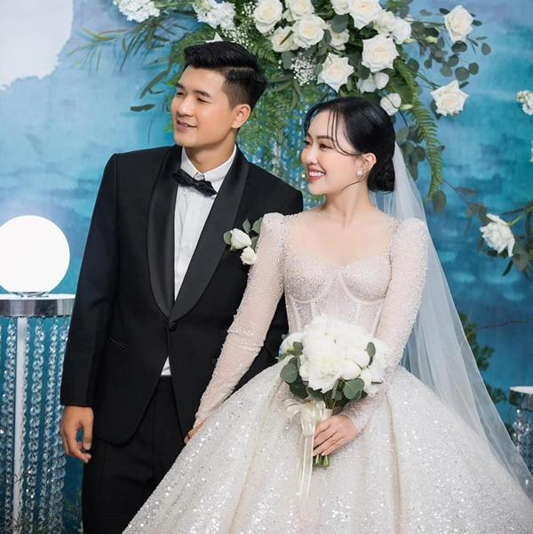 Đoàn Văn Hậu và dàn cầu thủ có cái kết viên mãn bên vợ xinh đẹp-7