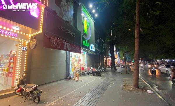 Sát đại hội siêu giảm giá 11/11, thủ phủ thời trang Hà Nội vắng hoe-2