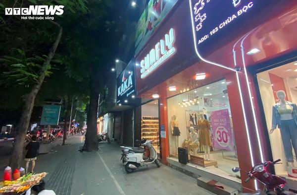 Sát đại hội siêu giảm giá 11/11, thủ phủ thời trang Hà Nội vắng hoe-4