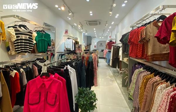 Sát đại hội siêu giảm giá 11/11, thủ phủ thời trang Hà Nội vắng hoe-5