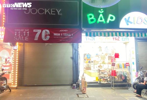 Sát đại hội siêu giảm giá 11/11, thủ phủ thời trang Hà Nội vắng hoe-7