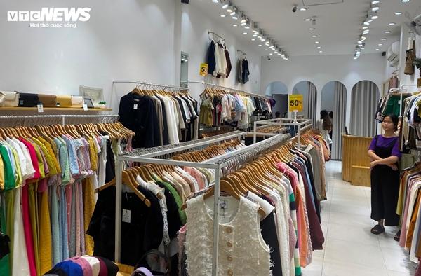 Sát đại hội siêu giảm giá 11/11, thủ phủ thời trang Hà Nội vắng hoe-11