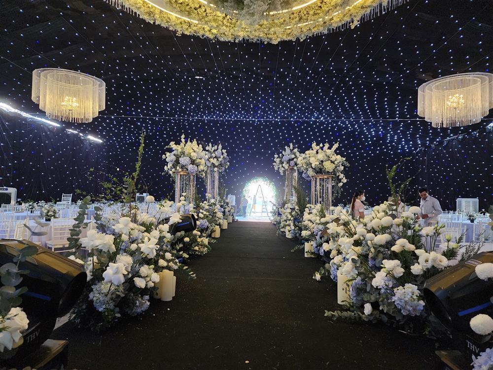 Văn Hậu và Hải My tình tứ khóa môi trong lễ ăn hỏi-10