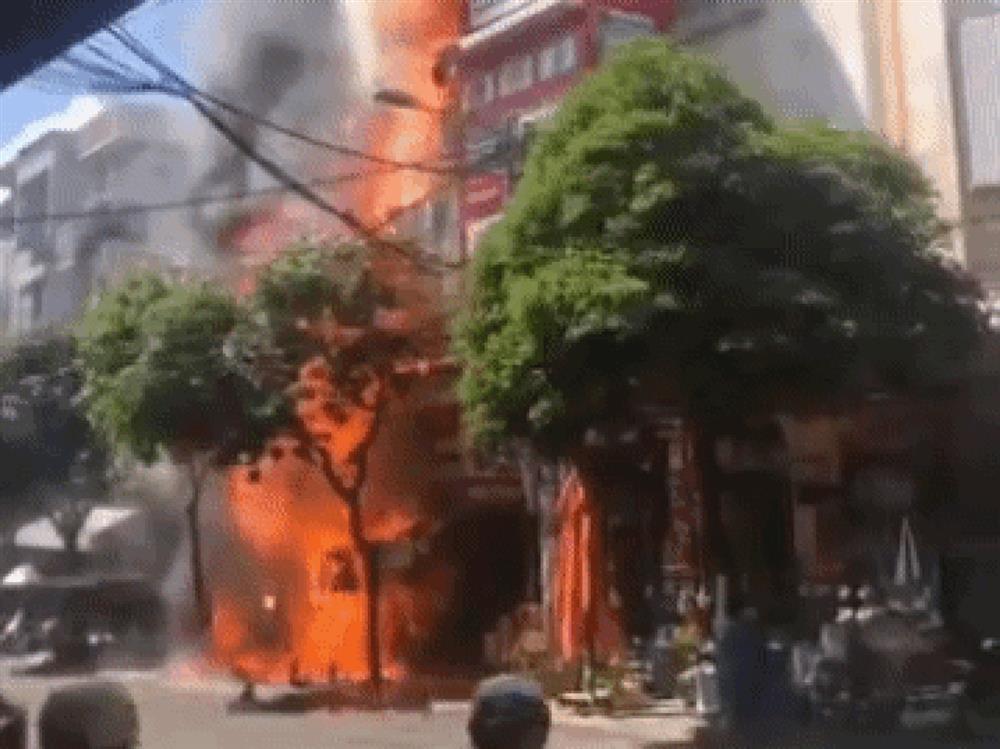 Cháy 3 căn nhà liền kề ở Buôn Ma Thuột-2