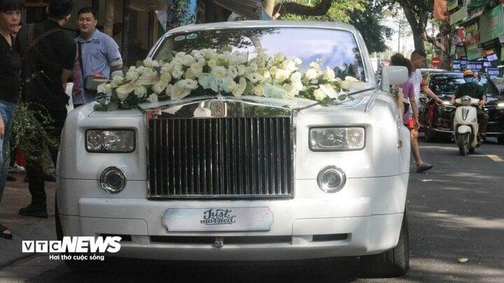 Cận cảnh siêu xe gần 50 tỷ đồng đưa Đoàn Văn Hậu đón cô dâu Doãn Hải My-1