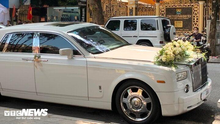 Cận cảnh siêu xe gần 50 tỷ đồng đưa Đoàn Văn Hậu đón cô dâu Doãn Hải My-3