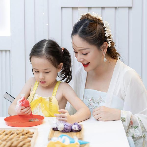 Sao Việt yêu không vội cưới: Lan Phương và chồng Tây không hào hứng một hôn lễ rườm rà-5