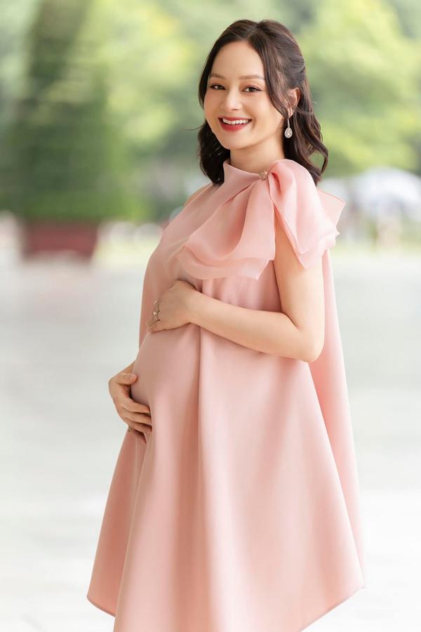 Sao Việt yêu không vội cưới: Lan Phương và chồng Tây không hào hứng một hôn lễ rườm rà-6