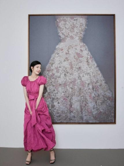 Địch Lệ Nhiệt Ba bị chê vì diện váy nhăn đến sự kiện-1