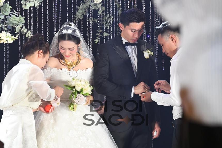 Doãn Hải My rạng rỡ nhận vàng mẹ chồng trao, nói một câu thể hiện vừa đẹp lại khéo-4