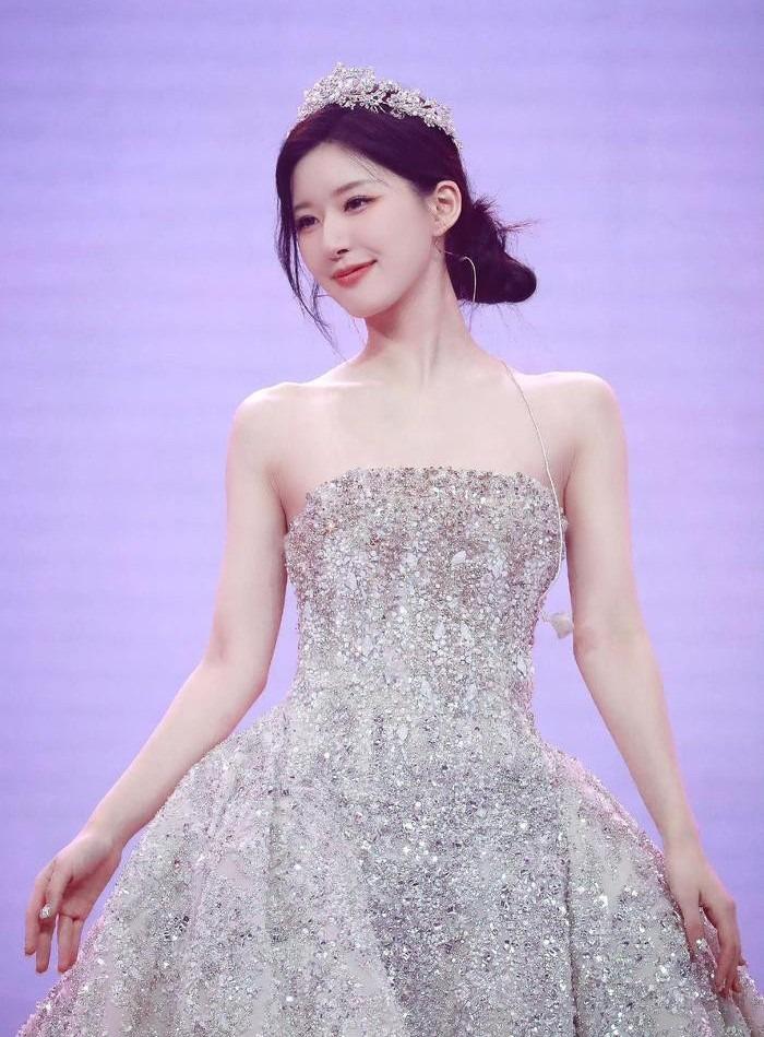 Triệu Lộ Tư có hành động đốn tim fan trong ngày sinh nhật-1