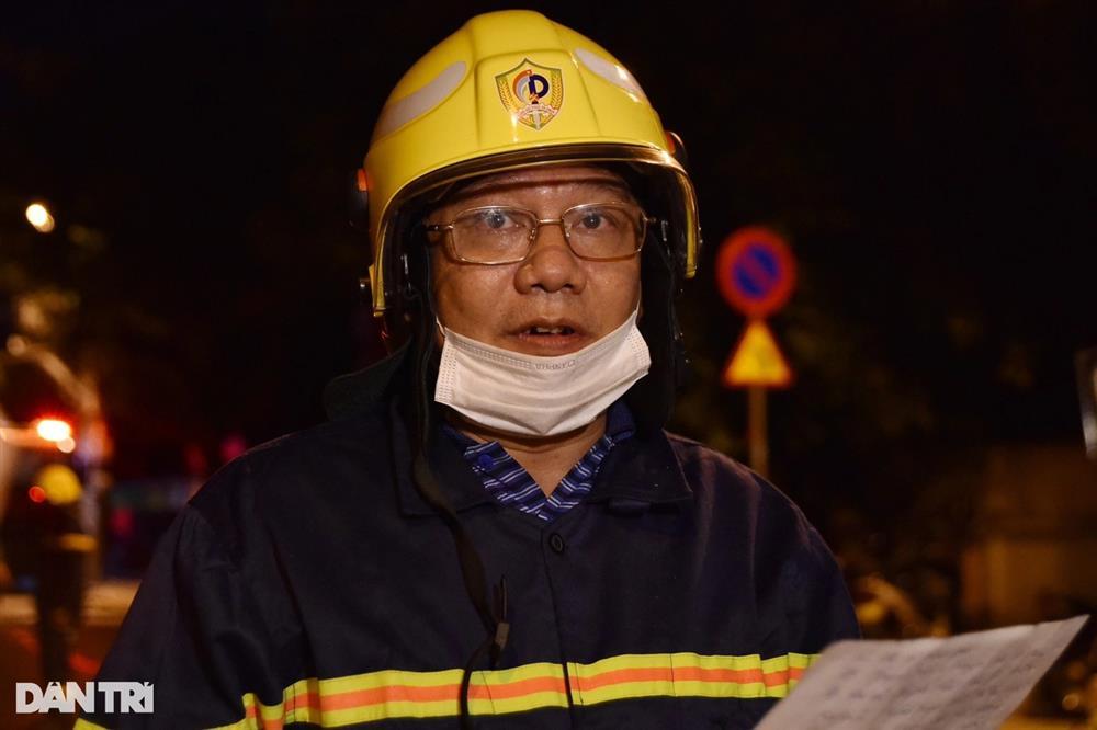 3 giờ nỗ lực khống chế biển lửa ở kho hàng 2.000m2 tại TPHCM-1