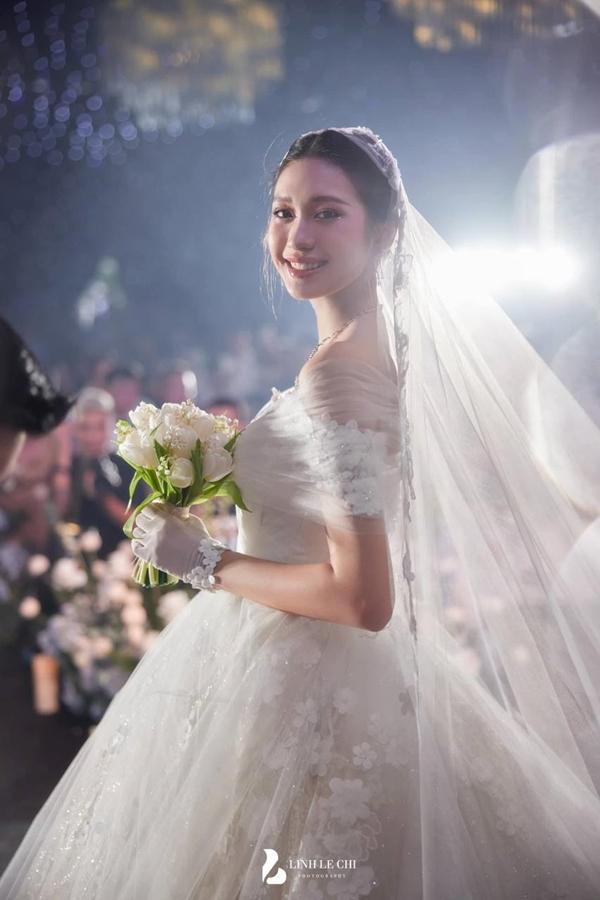 Hoa cưới Đoàn Văn Hậu trao cho Doãn Hải My: Ý nghĩa đặc biệt hứa hẹn một đời-5