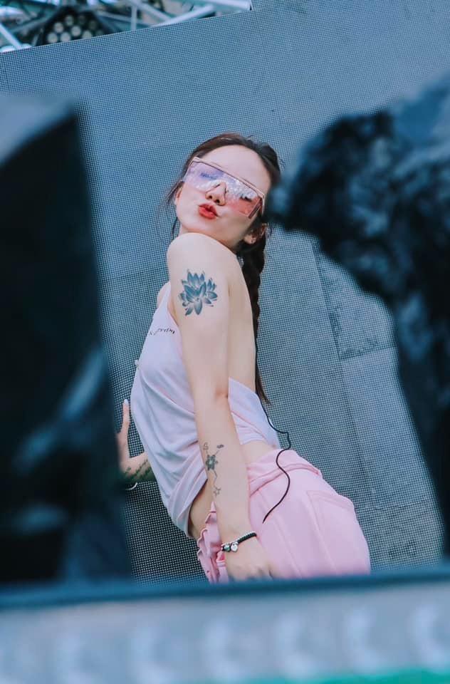 Phương Ly diện bra top khoe body, hút 2,4 triệu người theo dõi-8