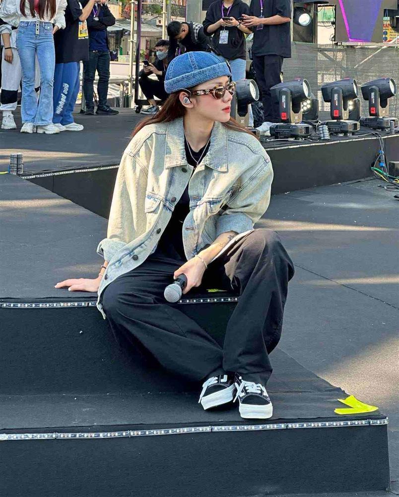 Phương Ly diện bra top khoe body, hút 2,4 triệu người theo dõi-9