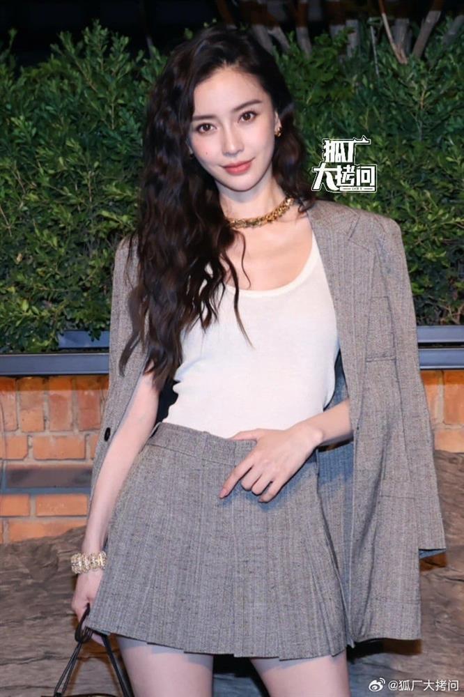 Hình phạt tiếp theo Angelababy phải hứng chịu vì xem Lisa diễn thoát y-3