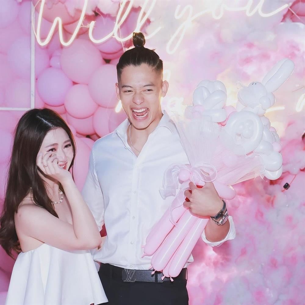 Hot boy Trí thịt bòa bất ngờ cầu hôn bạn gái Hà My-2