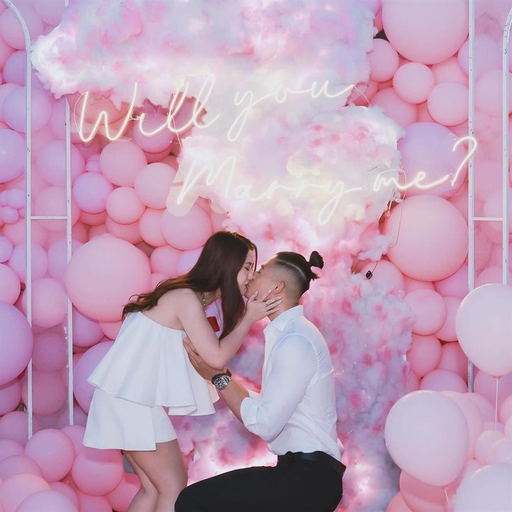 Hot boy Trí thịt bòa bất ngờ cầu hôn bạn gái Hà My-3