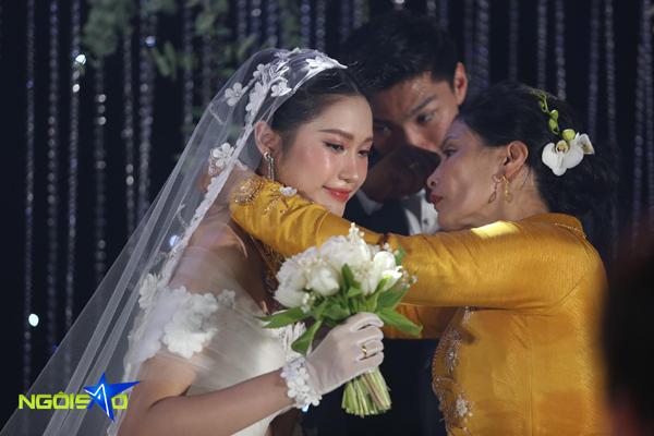 Đám cưới Đoàn Văn Hậu ở Thái Bình: Chú rể, cô dâu mướt mải mồ hôi giữa trời tháng 11-5