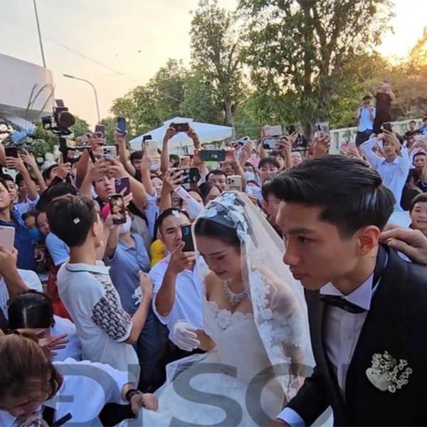 Đám cưới Đoàn Văn Hậu ở Thái Bình: Chú rể, cô dâu mướt mải mồ hôi giữa trời tháng 11-9