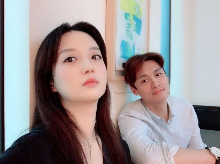 Tài tử Vì Sao Đưa Anh Tới và bà xã phát thanh viên kém 7 tuổi đau buồn vì mất đi quý tử-1