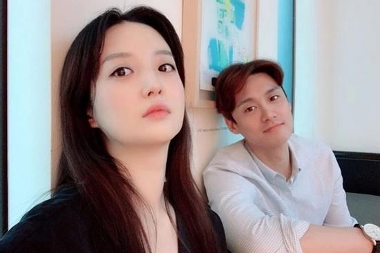 Tài tử 'Vì Sao Đưa Anh Tới' và bà xã phát thanh viên kém 7 tuổi đau buồn vì mất đi quý tử