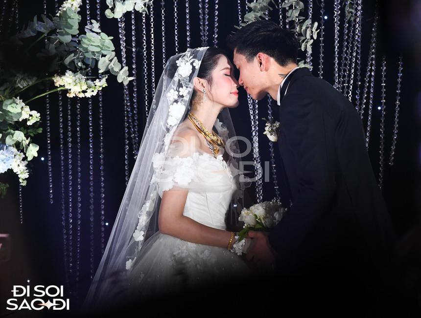 Đoàn Văn Hậu - Doãn Hải My được chúc sớm có em bé, khách dự cưới nói có rồi mà-1